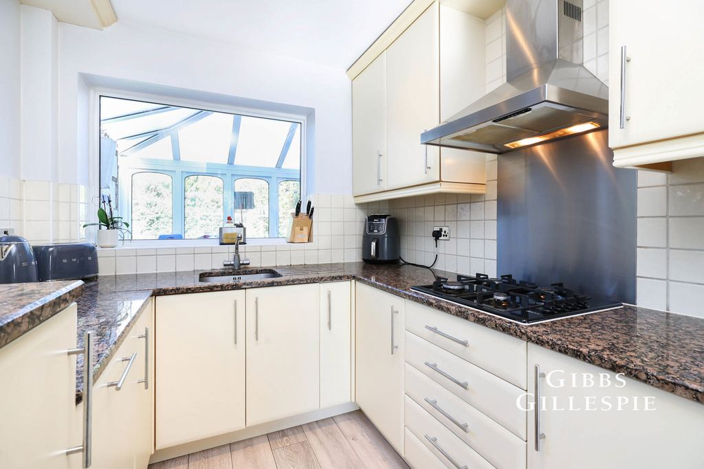 Property photo 3 of 10 Photo