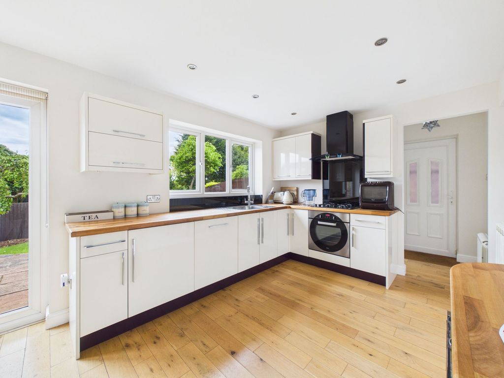 Property photo 3 of 17 Dining Kitchen