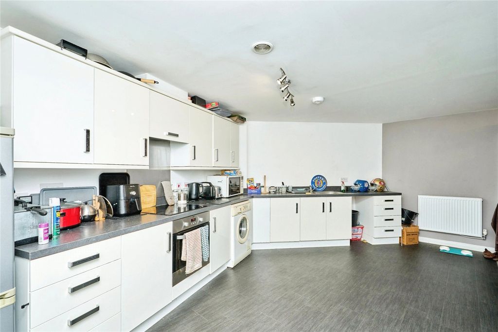 Property photo 3 of 7 Kitchen