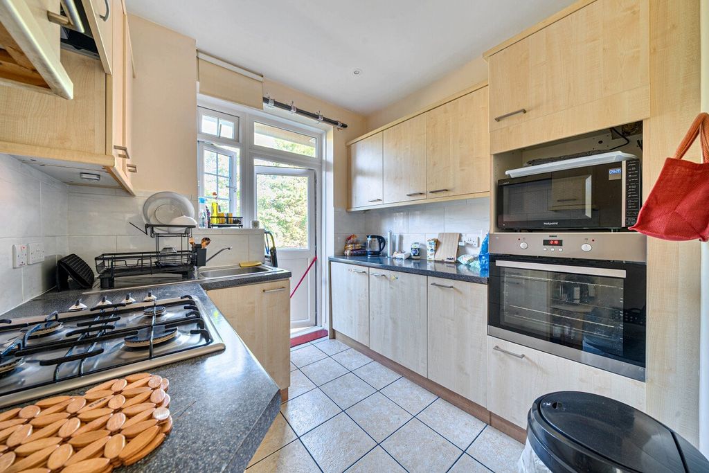 Property photo 3 of 18 Picture No. 12