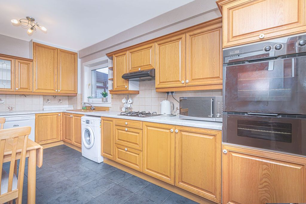 Property photo 2 of 21