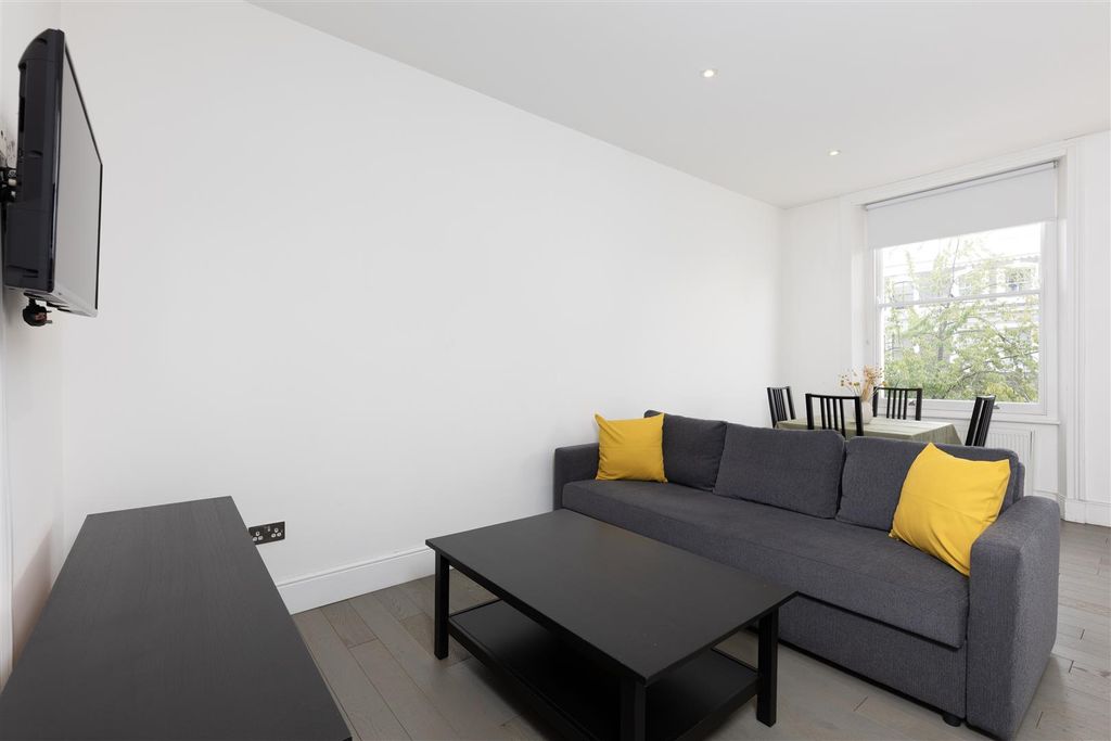 Property photo 3 of 10 Redcliffe Gardens