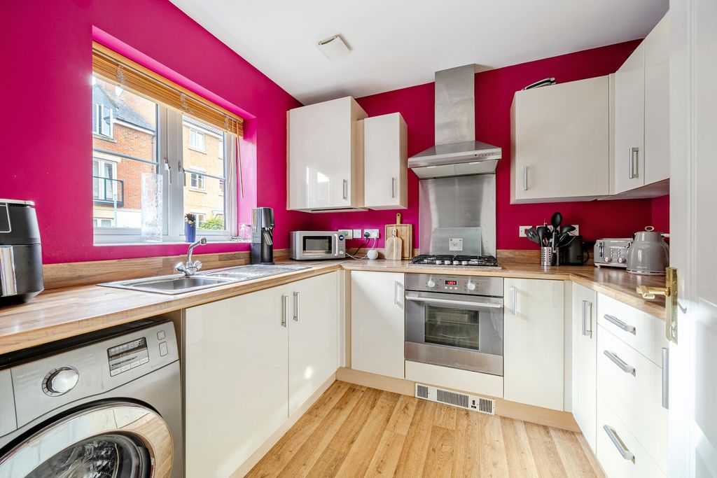 Property photo 3 of 16 Kitchen