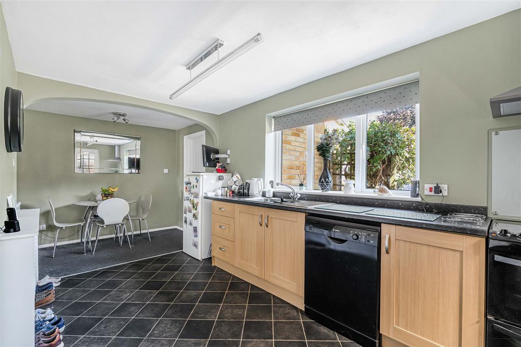 Property photo 2 of 20 Kitchen