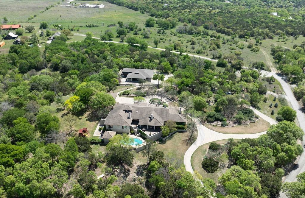Property photo 1 of 31