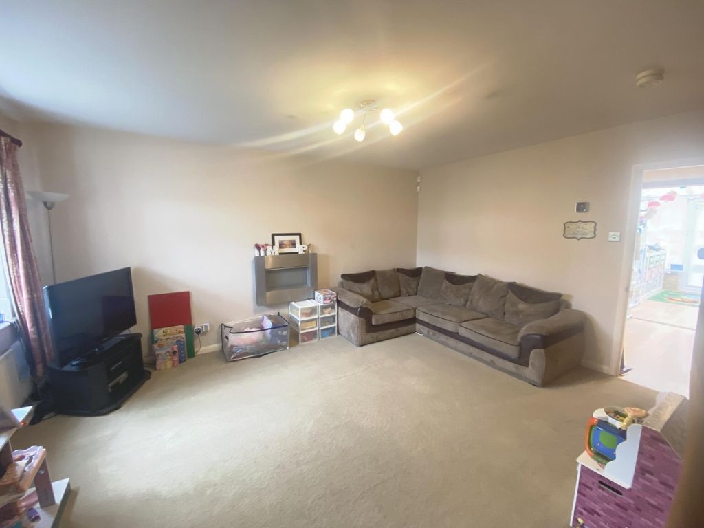 Property photo 3 of 7 Photo 4