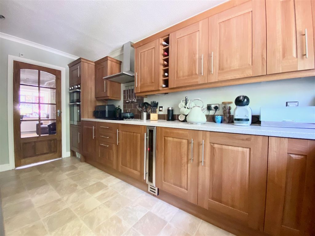 Property photo 3 of 22 Kitchen