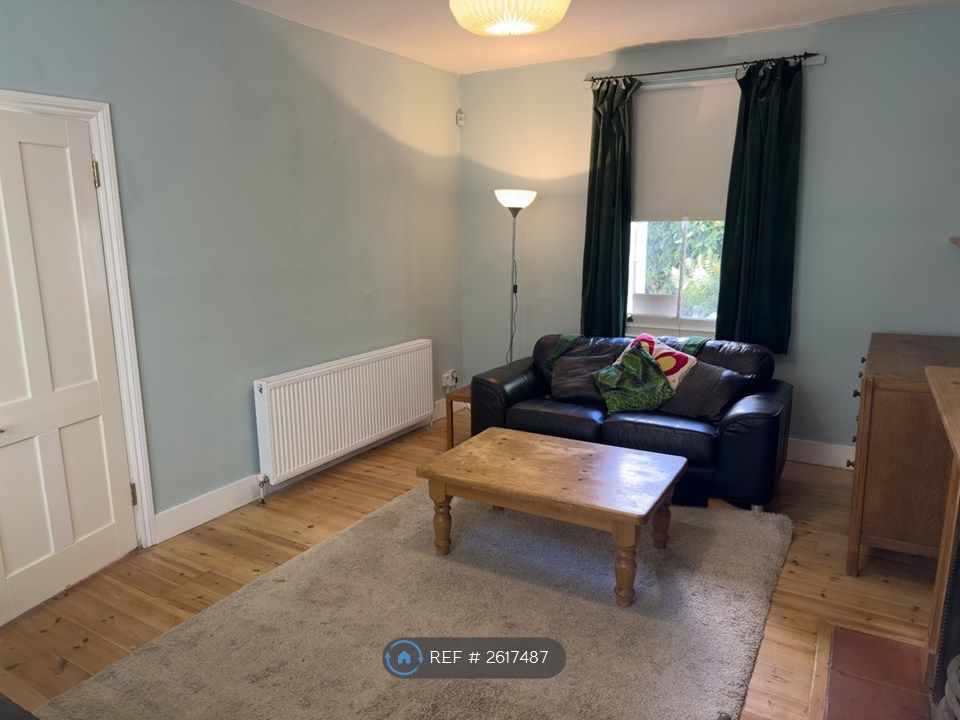 Property photo 3 of 17 Living Room