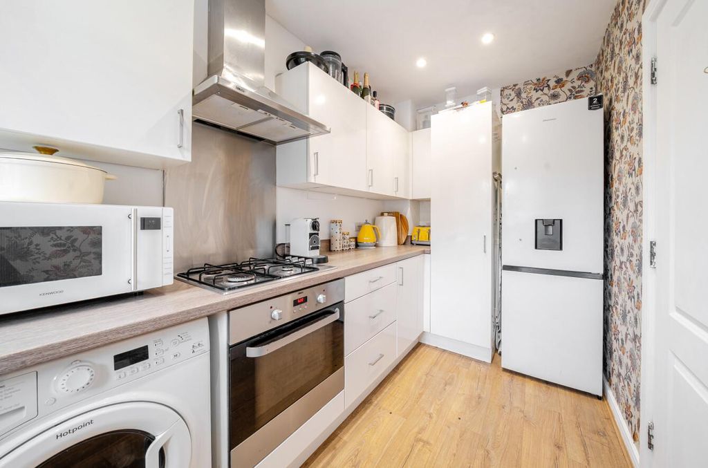 Property photo 3 of 12 1358882-6-68De4Dee03652.Jpg