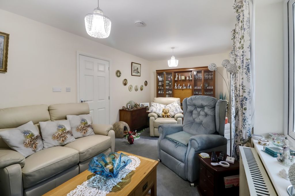 Property photo 3 of 23 Lounge