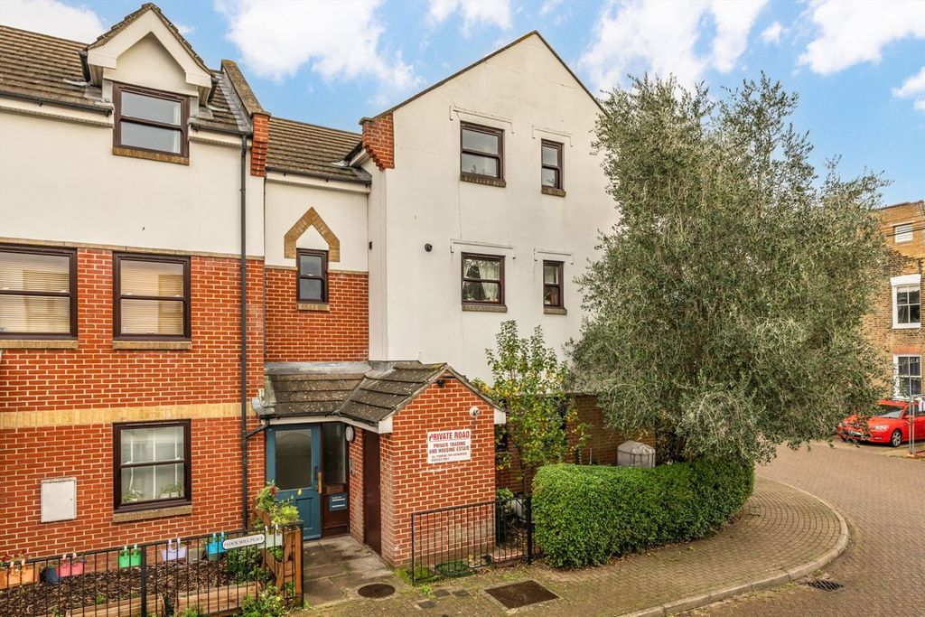 Property photo 1 of 6