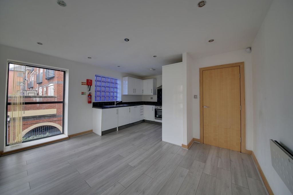 Property photo 2 of 14 Lounge/Kitchen