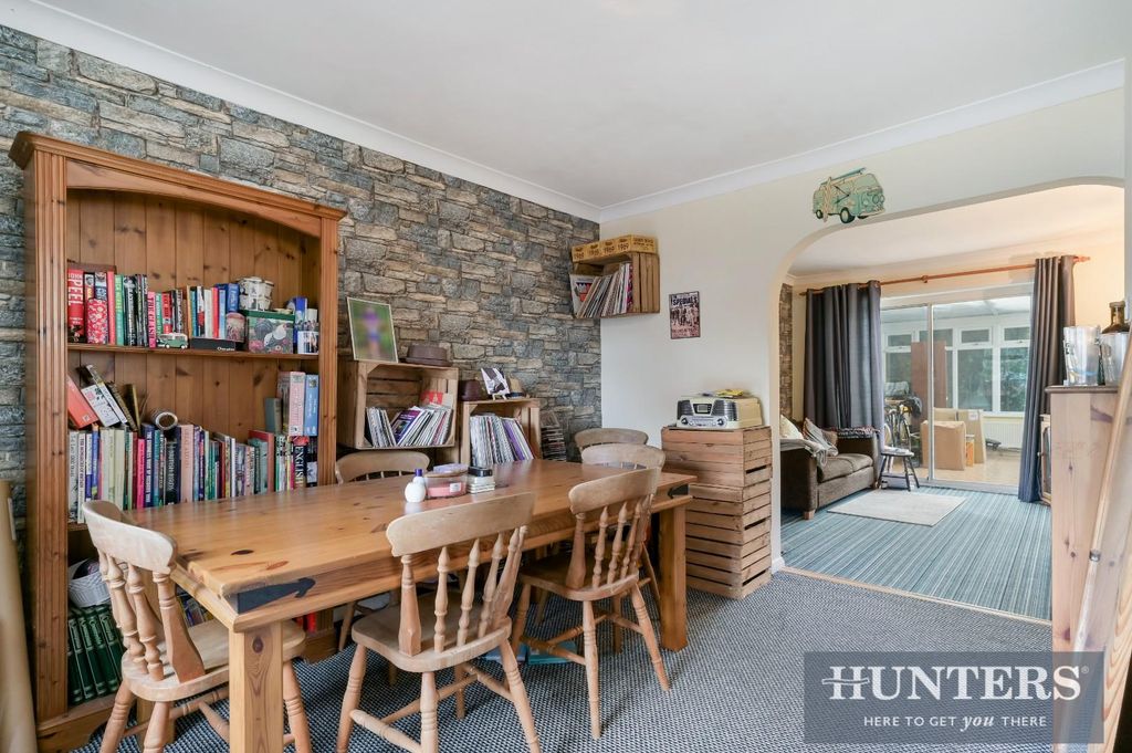 Property photo 3 of 12 Mill Farm Crescent, -3.Jpg