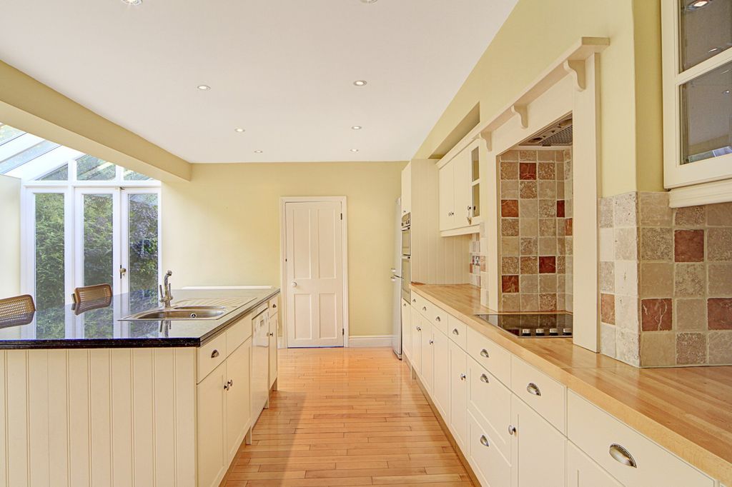 Property photo 3 of 12 Kitchen 2