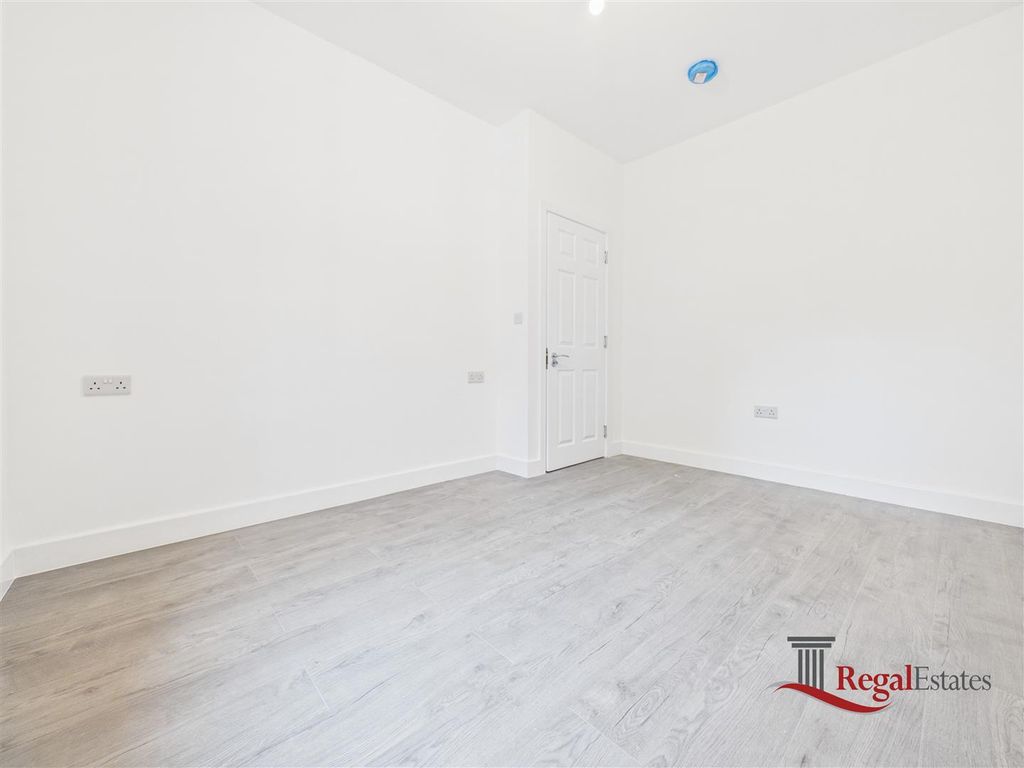 Property photo 2 of 14 Cam02489G0-Pr0289-Still002.Jpg