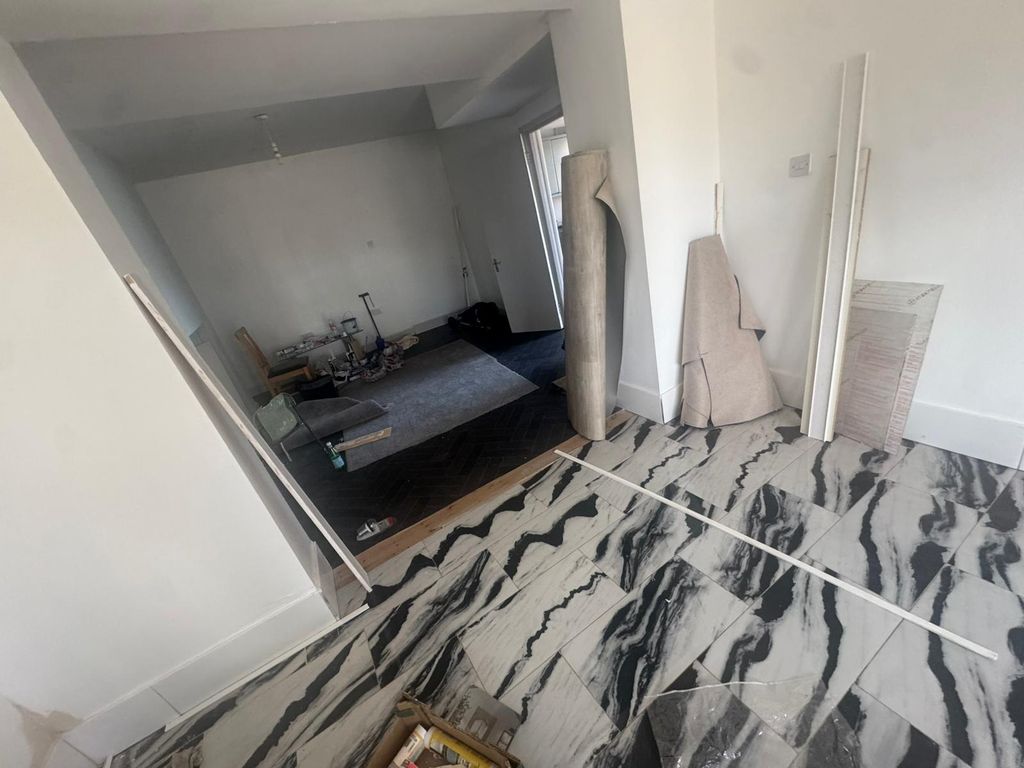 Property photo 1 of 3