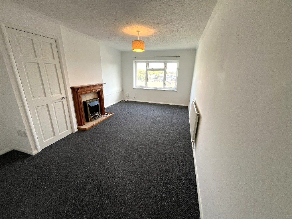 Property photo 2 of 8 Lounge