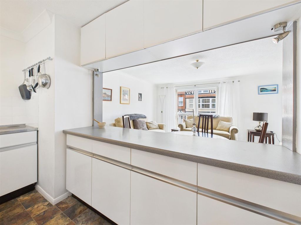 Property photo 3 of 16 Cam04116G0-Pr0245-Still008.Jpg