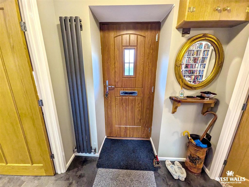 Property photo 2 of 34 22346.Jpg