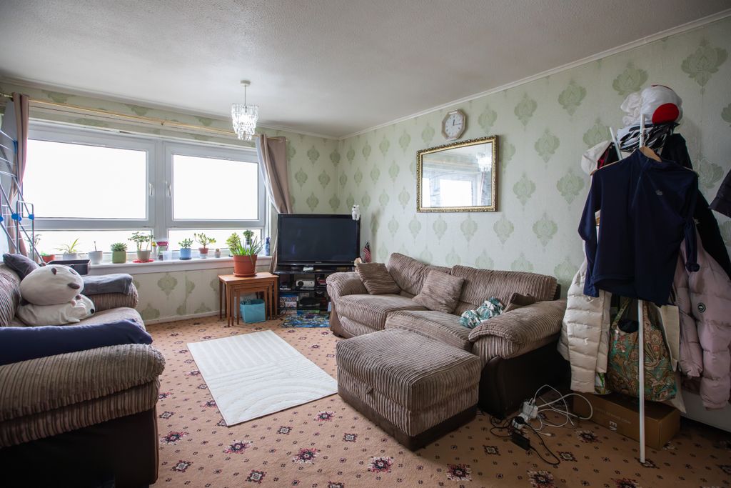 Property photo 3 of 27