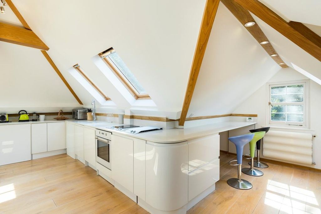 Property photo 2 of 10 Kitchen