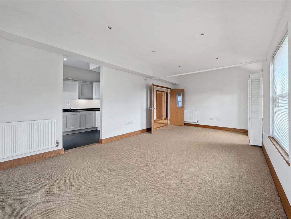 Property photo 3 of 10 1000027304.Jpg