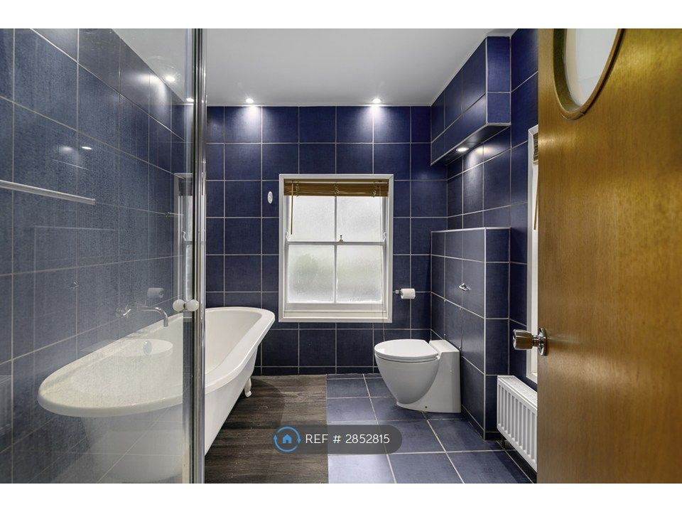 Property photo 2 of 20 Bathroom