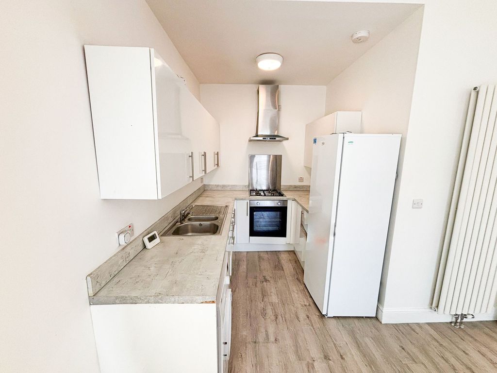 Property photo 3 of 7 Eastwood Rd Ig3