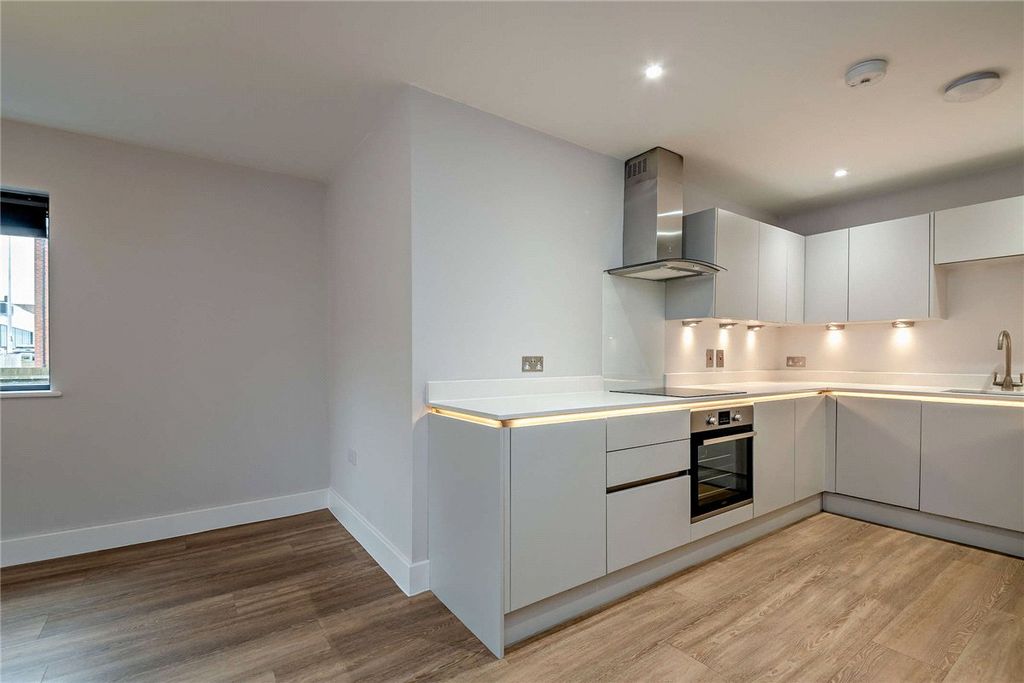 Additional image 8 of 2 bed flat for saleSt Marys Road, Newbury, Berkshire RG14