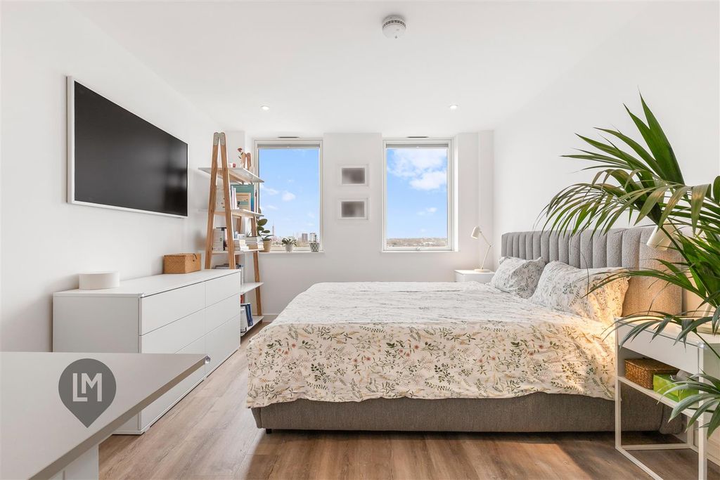 Property photo 3 of 6 Bedroom