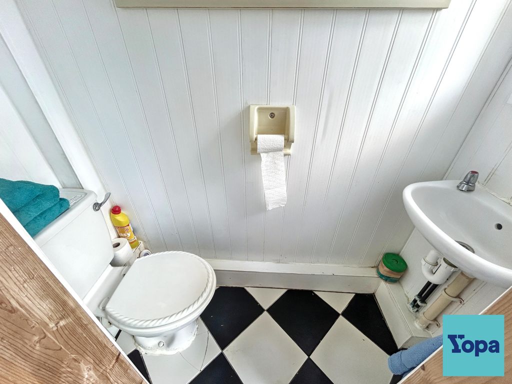 Property photo 2 of 16 Ground Floor wc