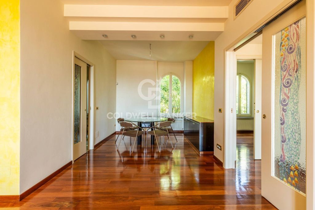 Property photo 1 of 37