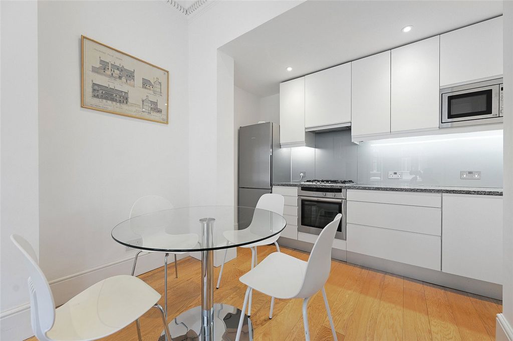 Property photo 3 of 8 Picture No. 16