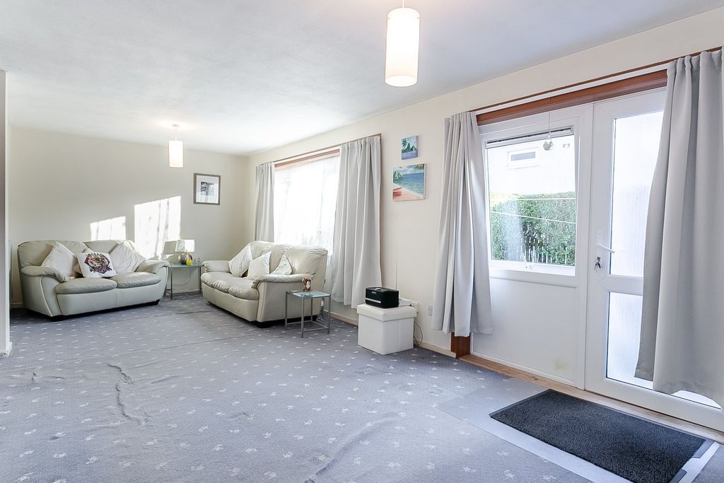 Property photo 2 of 23