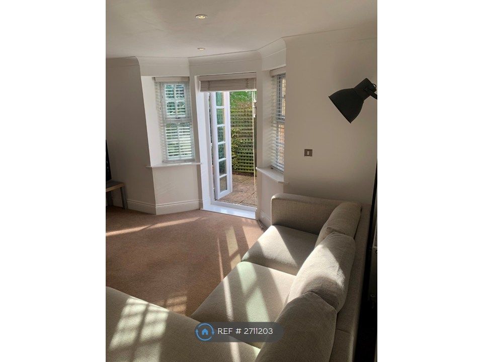 Property photo 2 of 19 Lounge