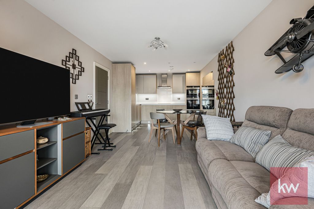 Property photo 3 of 23