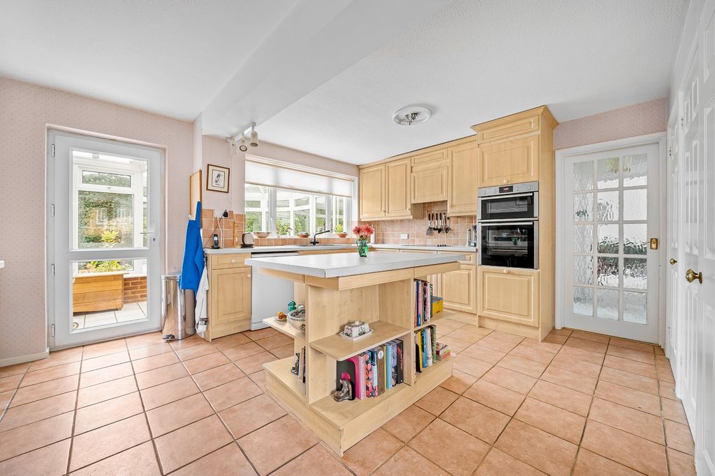 Property photo 3 of 23 Kitchen