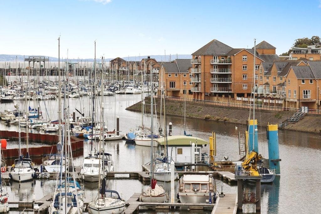 Property photo 2 of 19