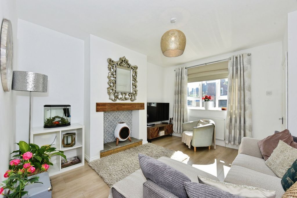 Property photo 2 of 11 Pbox-Img.Jpg