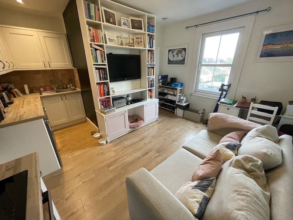 Property photo 3 of 12