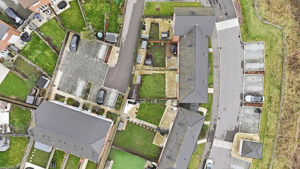 Property photo 3 of 39