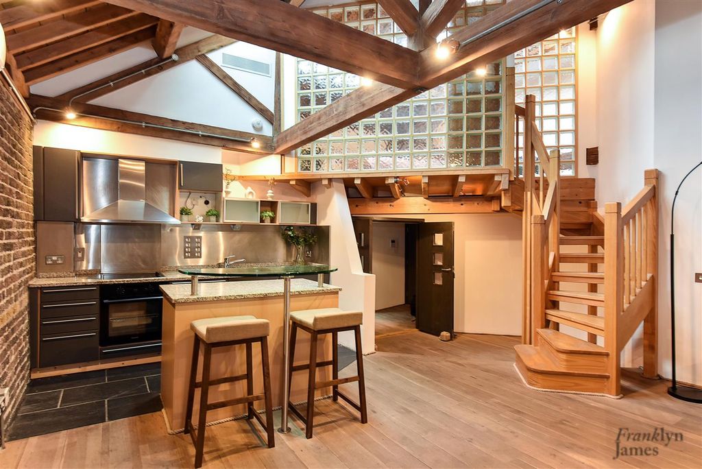 Property photo 3 of 14 8d4Fd55c-96A9-44A9-925d-2cc76A075432.Jpeg