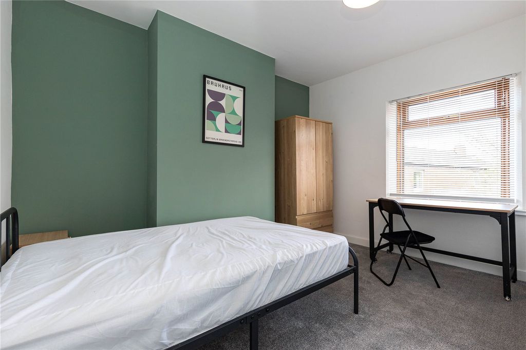 Property photo 1 of 7 Room 3