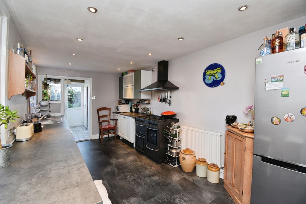 Property photo 3 of 20 Kitchen