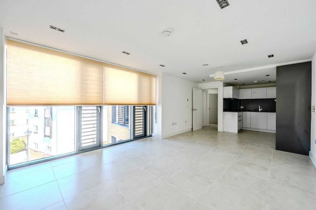 Property photo 2 of 26
