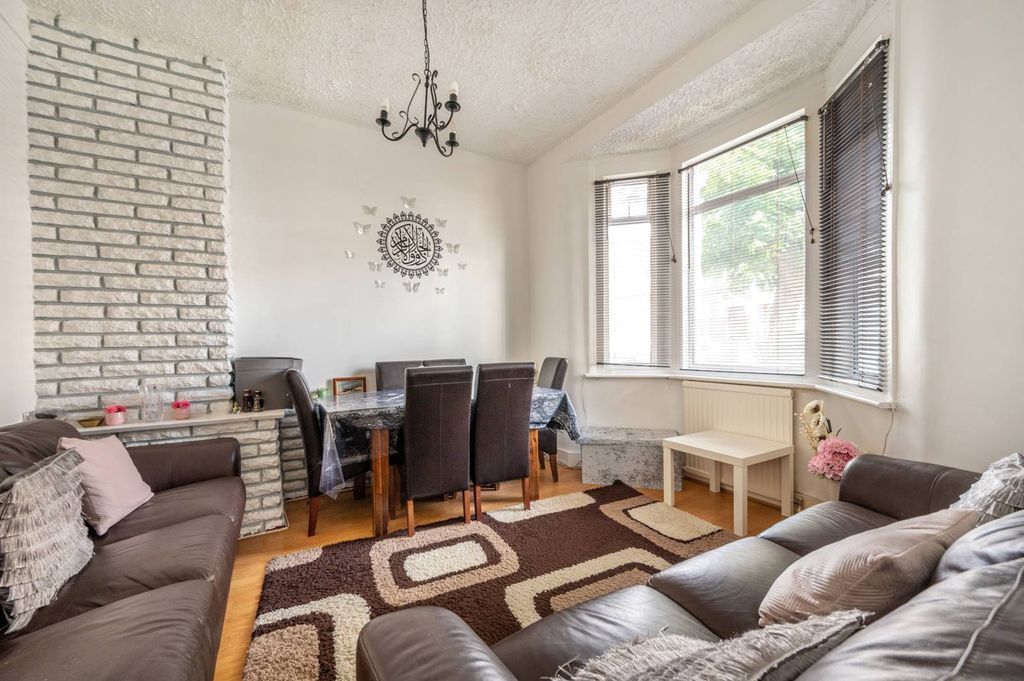 Property photo 2 of 7