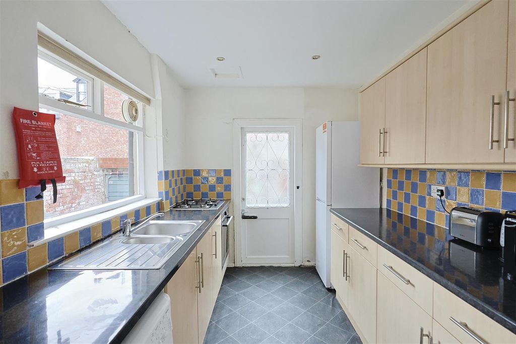 Property photo 3 of 8 51352F00-4A1D-4240-A2Fb-84F309A77De6_1_201_A.Jpeg