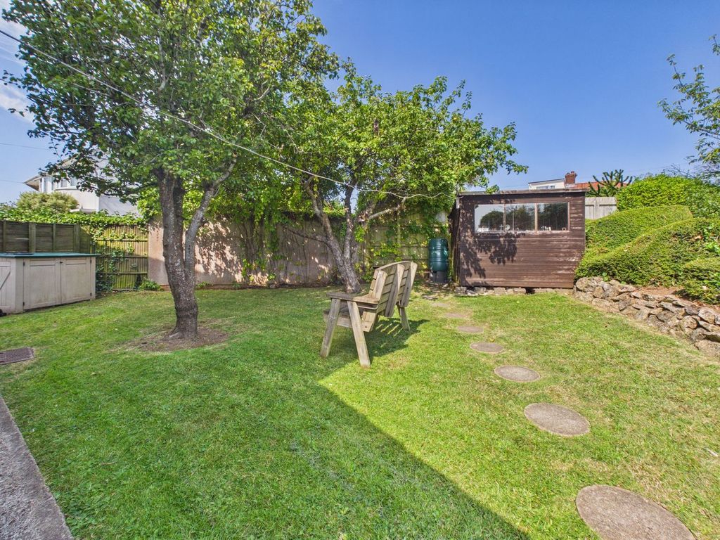 Property photo 2 of 20