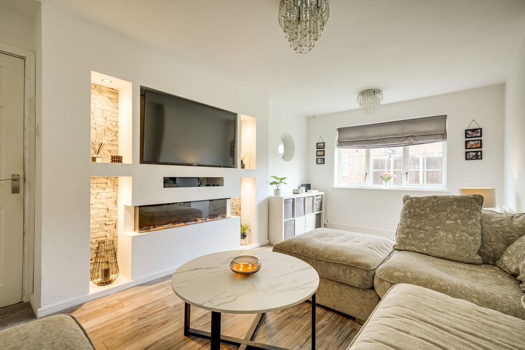 Property photo 2 of 25