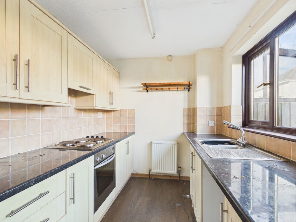 Property photo 3 of 9 Kitchen